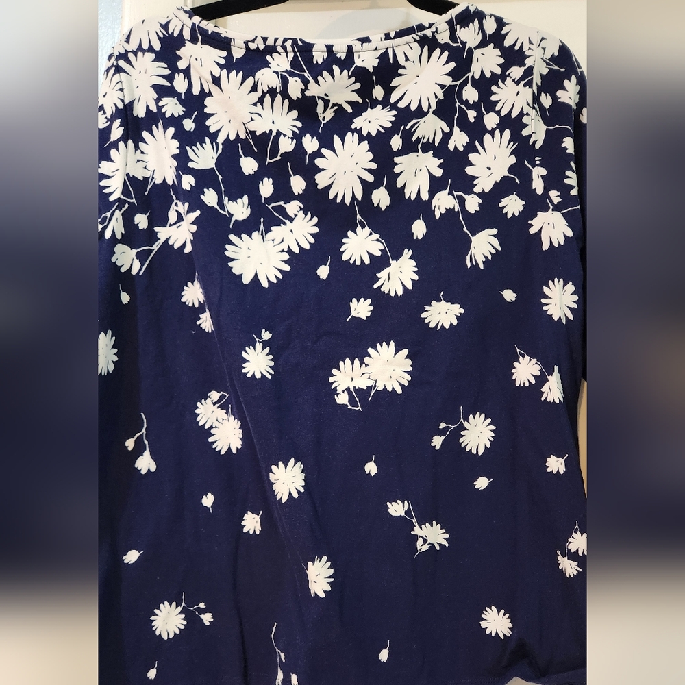 Floral Navy Blue Women's Talbots Top, Large. - Picture 6 of 6